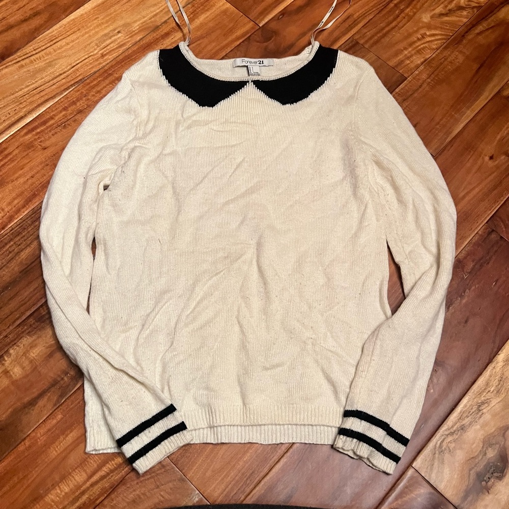 Women’s forever 21 wrist and collar detail sweater. Size large